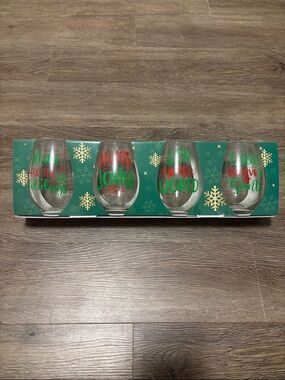 brand new 4 piece holiday wine glasses